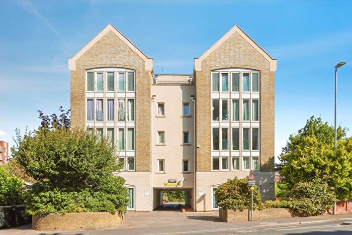 2 Bedroom Flat For Sale In Serpentine Road, Poole, Dorset, BH15