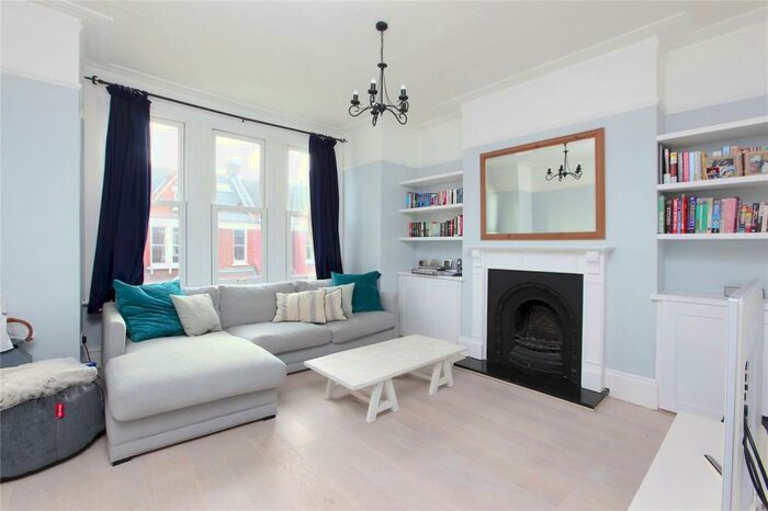 2 Bedroom Flat To Rent In Lynn Road, Clapham South, London, SW12