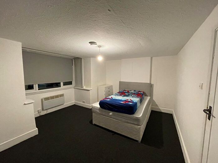 2 Bedroom Flat To Rent In High Street, Cranford, Hounslow, TW5