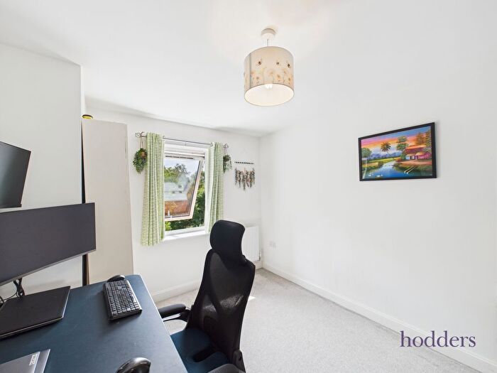 2 Bedroom Flat For Sale In Blackbess Lane, Chertsey, Surrey, KT16