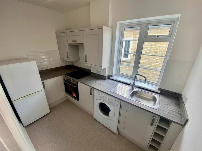 2 Bedroom Maisonette To Rent In Station Lane, Hornchurch, RM12