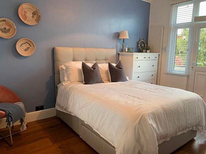 2 Bedroom Flat To Rent In Beach Avenue, Leigh-on-Sea, SS9