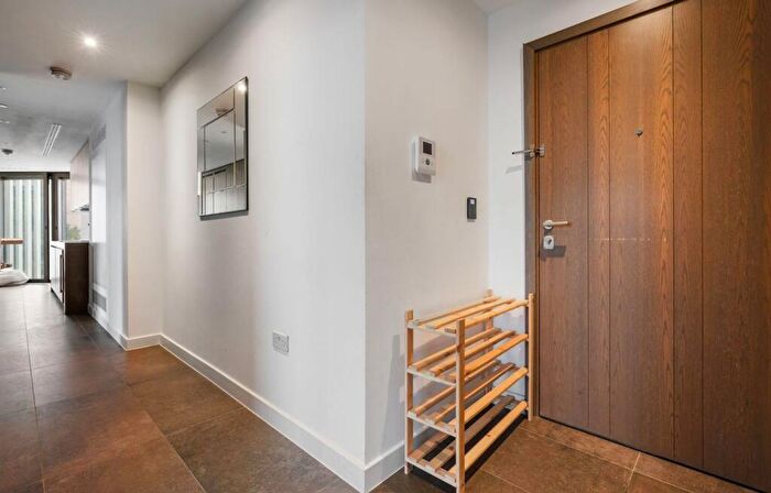 2 Bedroom Apartment To Rent In Chronicle Tower, B City Road, London, EC1V