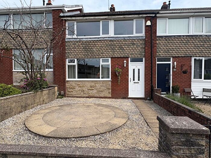 3 Bedroom Town House For Sale In The Sycamores, Lees, OL4