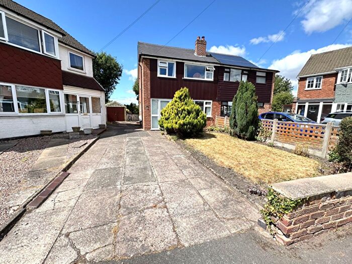 3 Bedroom Semi-Detached House For Sale In Menai Close, Willenhall, WV12
