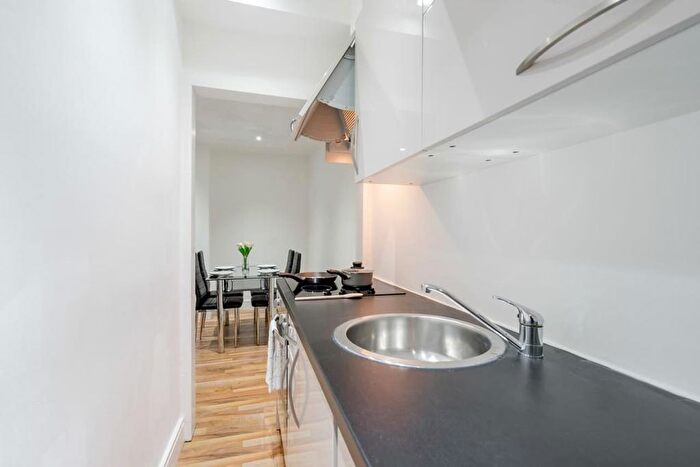 1 Bedroom Studio To Rent In - Saint James's Road, London, United Kingdom, Jx, London, SE1