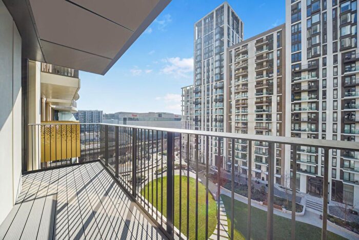 2 Bedroom Flat For Sale In Parkside Apartments, Cascade Way, London, W12
