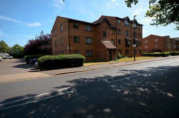 1 Bedroom Flat To Rent In Grinstead Road, London, SE8