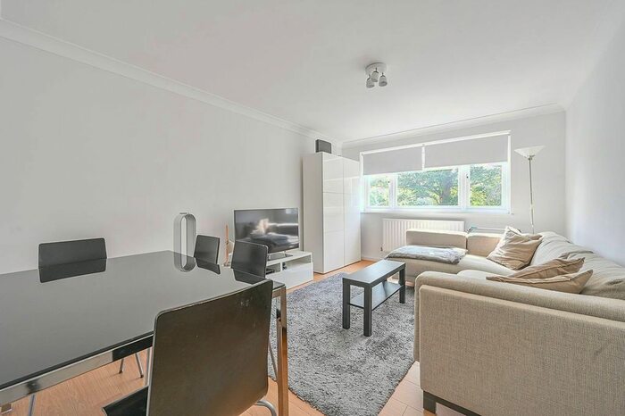 2 Bedroom Flat To Rent In Park Road, Chiswick, London, W4