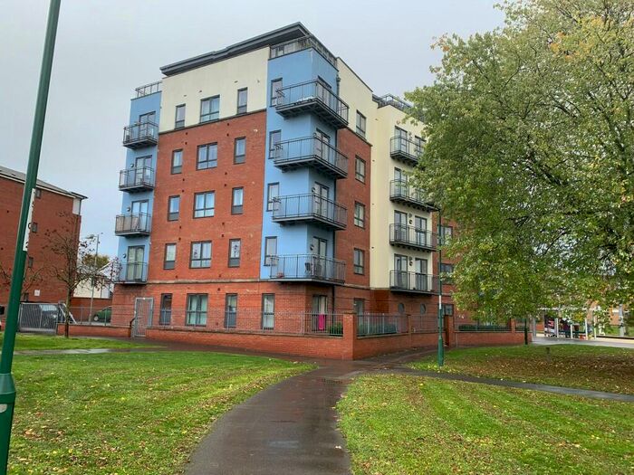 2 Bedroom Flat To Rent In Meadowbank House, Robin Hood Way, Nottingham, NG2