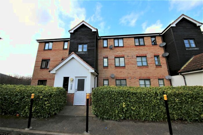 1 Bedroom Flat To Rent In Bell-Reeves Close, Stanford Le Hope, Essex, SS17