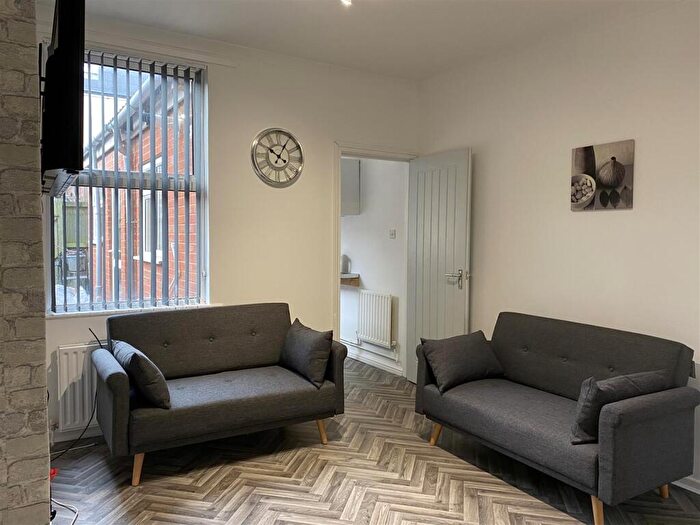 3 Bedroom Terraced House To Rent In Daisy Road, Birmingham, B16