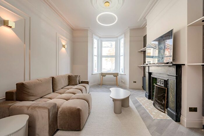 1 Bedroom Flat To Rent In Bracewell Road, London, W10