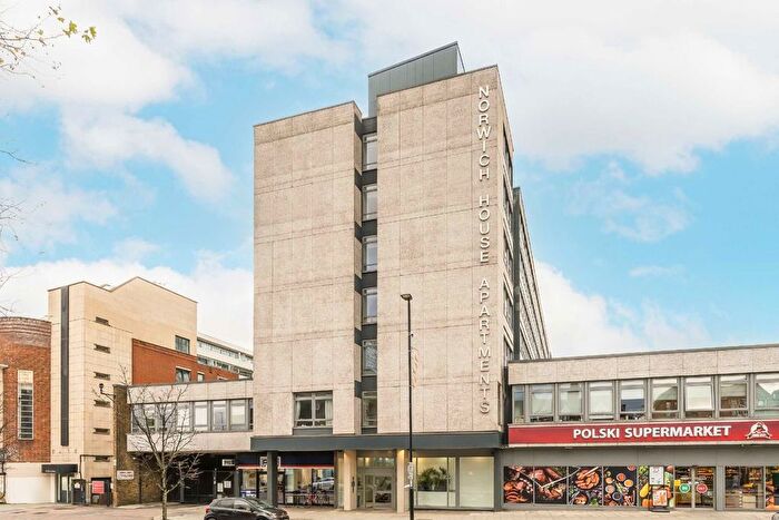 2 Bedroom Flat To Rent In Streatham High Road, London, SW16