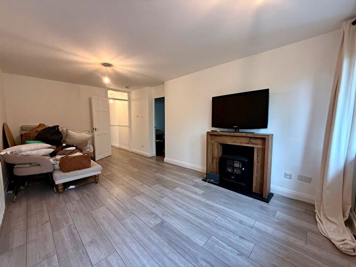 1 Bedroom Flat To Rent In Crib Street, Ware, SG12