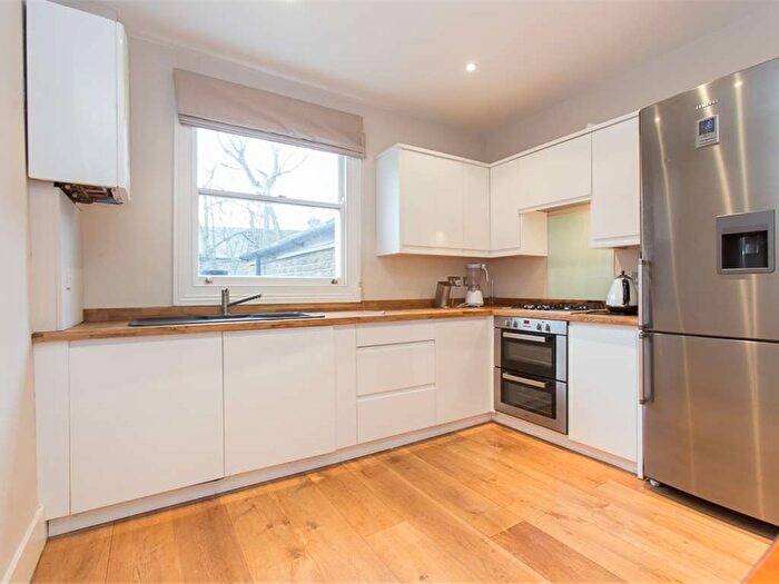 2 Bedroom Flat To Rent In Santley Street, London, SW4