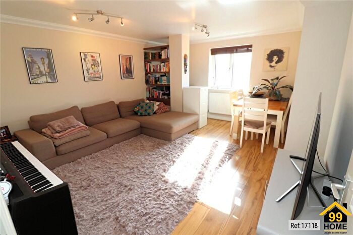 2 Bedroom Flat For Sale In Pier Road, Erith, Kent, DA8