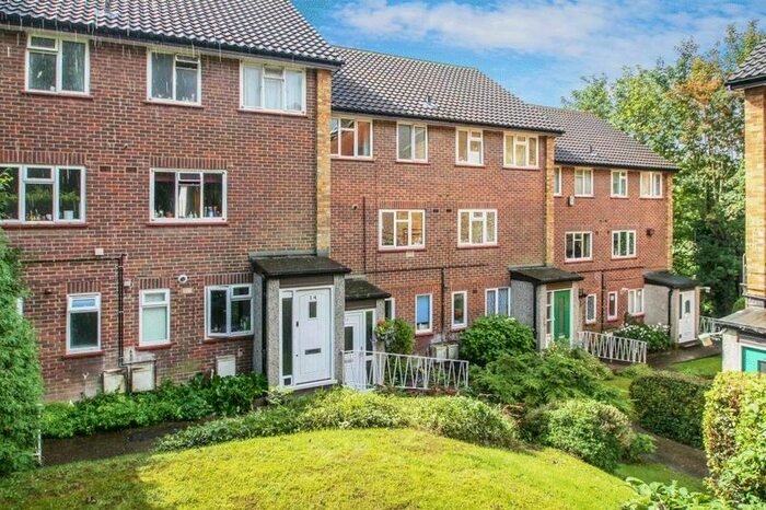 2 Bedroom Property To Rent In Amersham Hill, High Wycombe, HP13