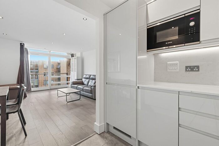 2 Bedroom Flat To Rent In Turner House, Canary Wharf, E14