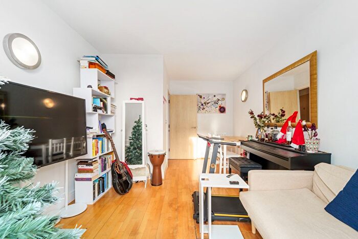 2 Bedroom Flat To Rent In Chiswick High Road, Chiswick, W4