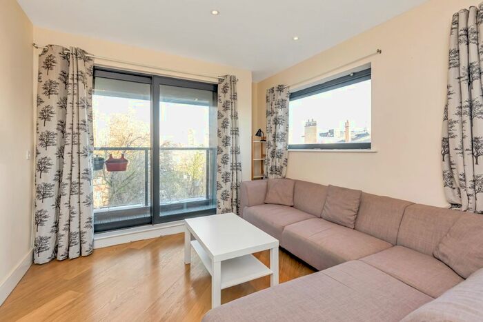 2 Bedroom Flat To Rent In Tower Bridge Road, London, SE1