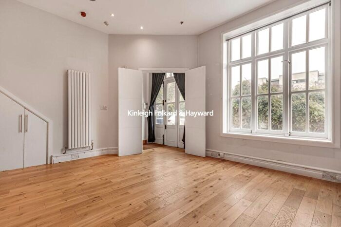 2 Bedroom Flat To Rent In Carrara Mews, Dalston Lane, London, E8