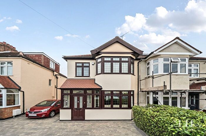 3 Bedroom Semi-Detached House For Sale In Grosvenor Drive, Hornchurch, RM11