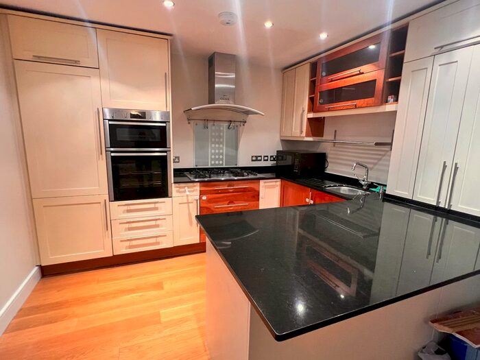 2 Bedroom Maisonette To Rent In Liverpool Road, Barnsbury, London, N1