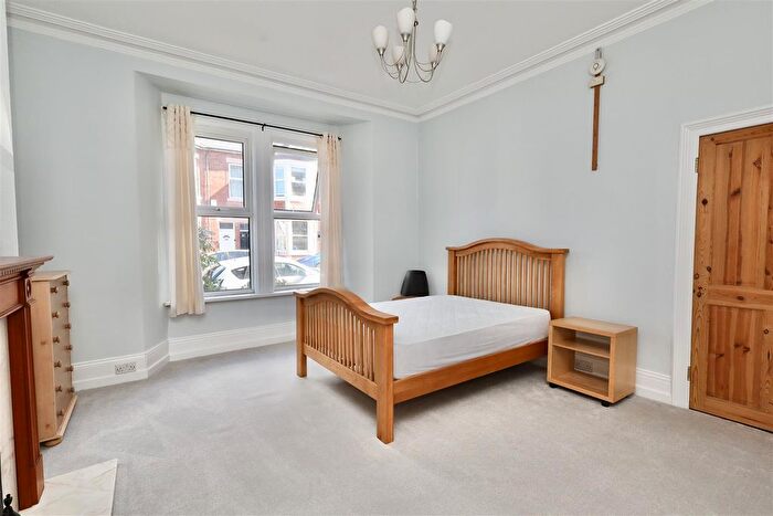 2 Bedroom Flat To Rent In Sandringham Road, South Gosforth, Newcastle Upon Tyne, NE3