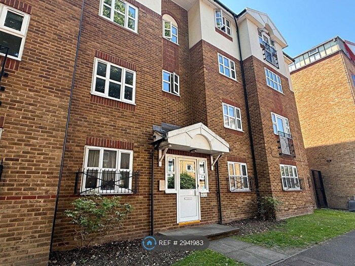 1 Bedroom Flat To Rent In Croft St, London, SE8