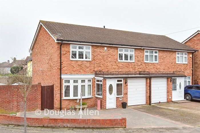 4 Bedroom End Of Terrace House For Sale In Alexandra Road, Chadwell Heath, Essex, RM6