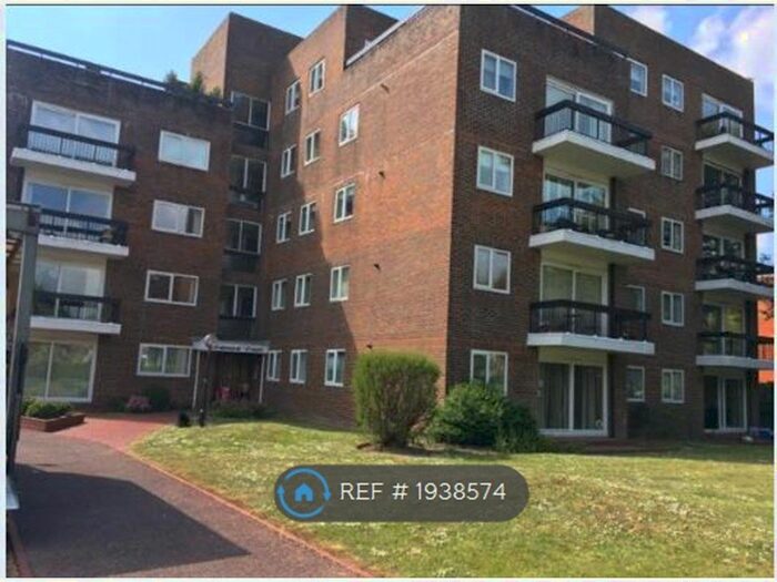 2 Bedroom Flat To Rent In Balmoral Court, Worthing, BN11
