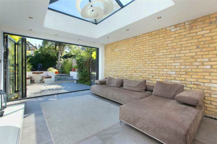 4 Bedroom Terraced House To Rent In St Johns Hill, Clapham Junction, London, SW11