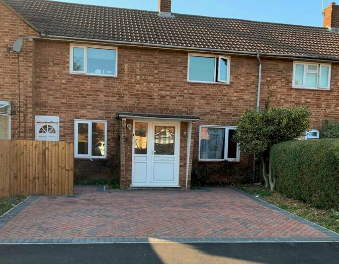 4 Bedroom Property To Rent In Holly Close, Hatfield, AL10