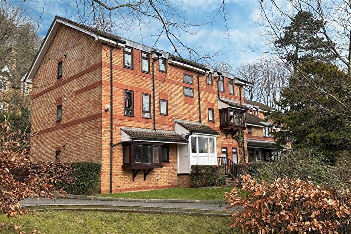 1 Bedroom Flat For Sale In Badgers Hollow, Peperharow Road, Godalming, GU7