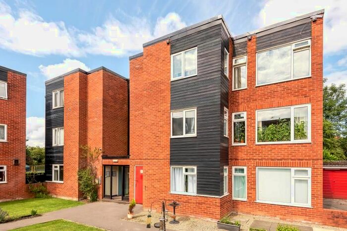 2 Bedroom Flat To Rent In Blackmoor Court, King Lane, Alwoodley, Leeds LS17