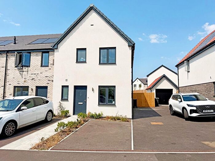 3 Bedroom Semi Detached House For Sale In Lismore Drive, Weymouth, DT3