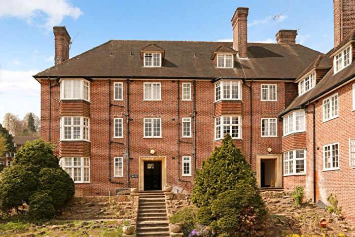 2 Bedroom Apartment To Rent In Chaucer Court Surrey, GU2