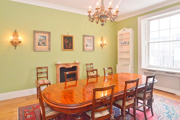 3 Bedroom Flat To Rent In Warwick Square, Pimlico, London, SW1V