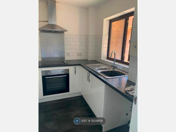 2 Bedroom Flat To Rent In Cremorne Lane, Norwich, NR1