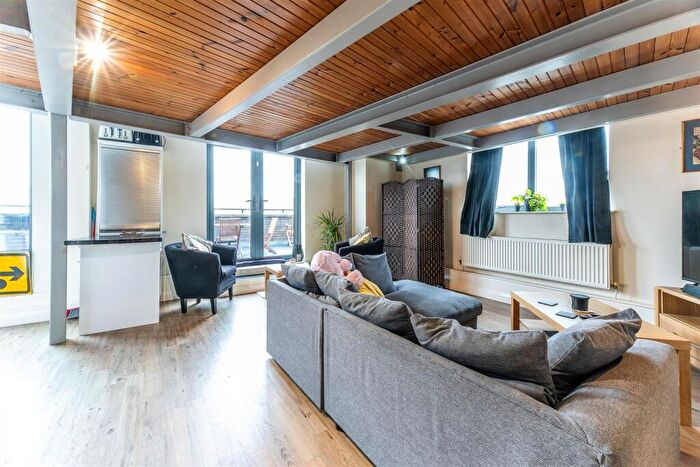 1 Bedroom Apartment For Sale In Crusader House, Nottingham, NG1