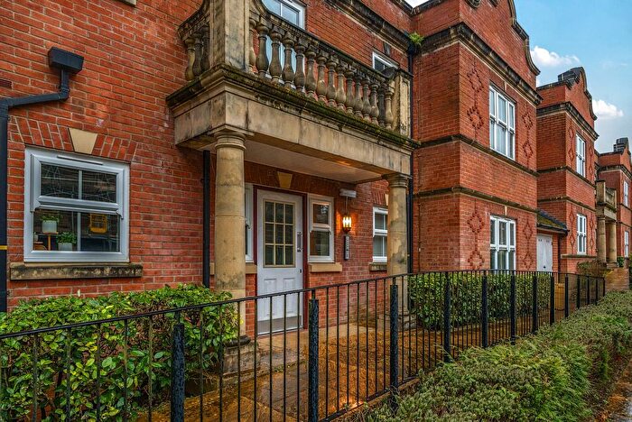 1 Bedroom Flat For Sale In Franklin Court, Wormley, Godalming, GU8