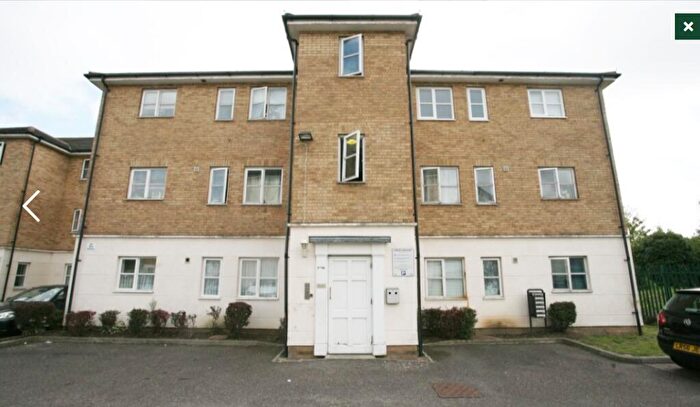 2 Bedroom Flat To Rent In Causton Square, Dagenham, RM10