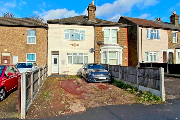 1 Bedroom Flat To Rent In Brentwood Road, Gidea Park, Romford, RM1