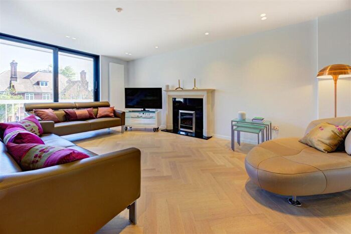 3 Bedroom Flat To Rent In Upper Maisonette, Oakhill Avenue, Hampstead, NW3