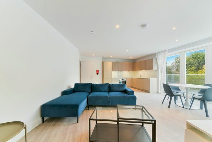 2 Bedroom Flat To Rent In Red Post Hill, London, SE24