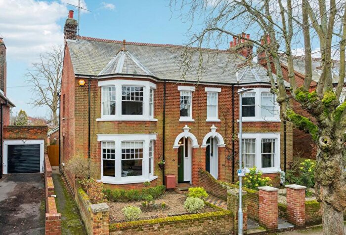 4 Bedroom Semi Detached House For Sale In Chiltern Road, Hitchin, SG4