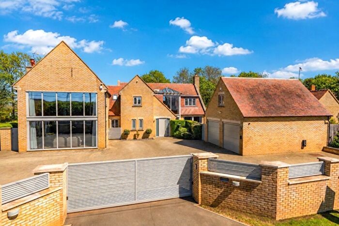 5 Bedroom Detached House For Sale In Pytchley Road, Orlingbury, Northamptonshire, NN14