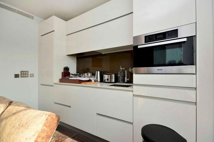 1 Bedroom Flat To Rent In Marconi House, Covent Garden, London, WC2R