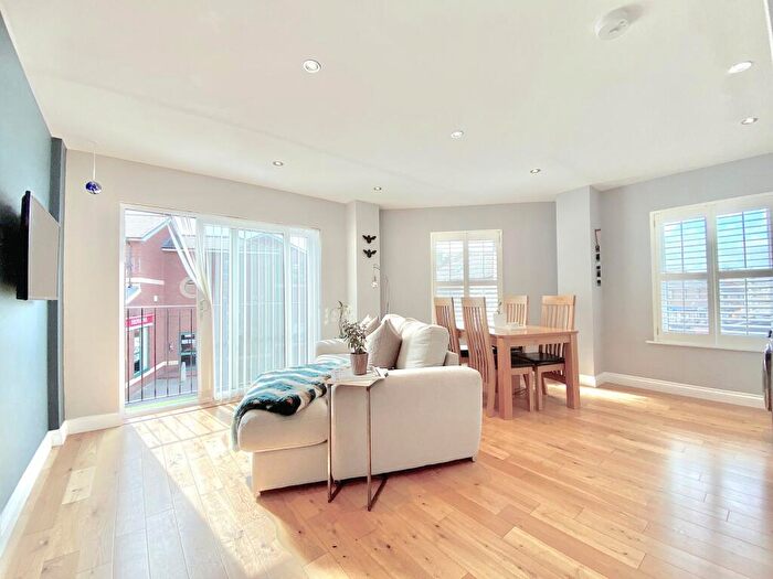 2 Bedroom Flat For Sale In High Street, Nailsea, BS48